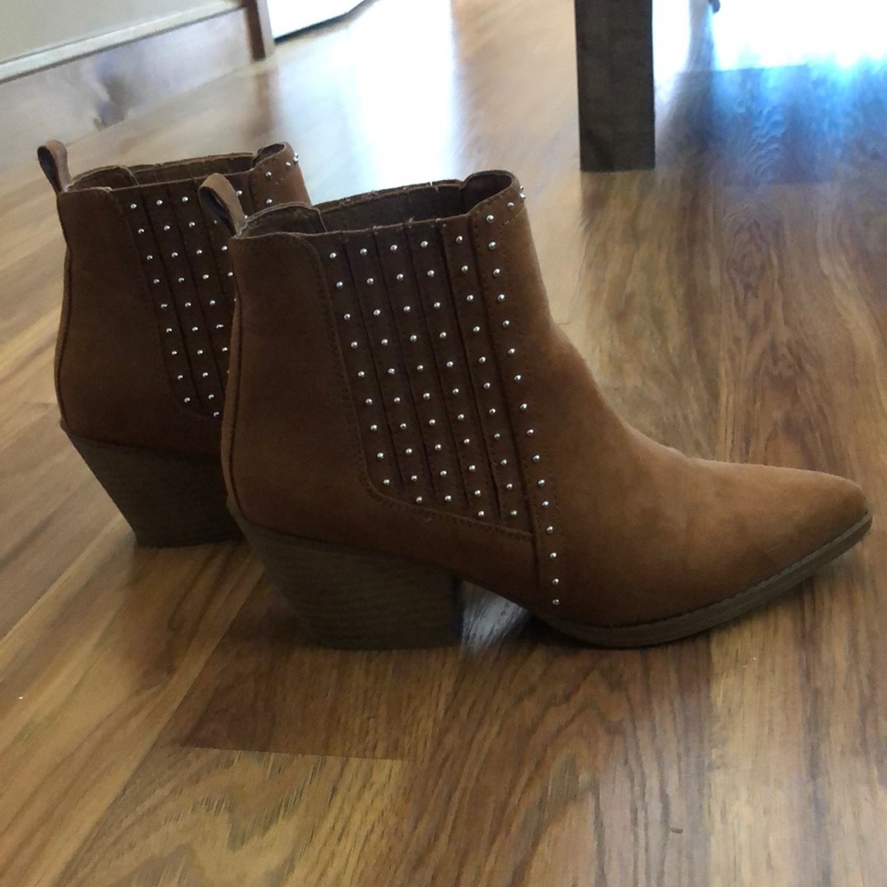 Small heel ankle bootie